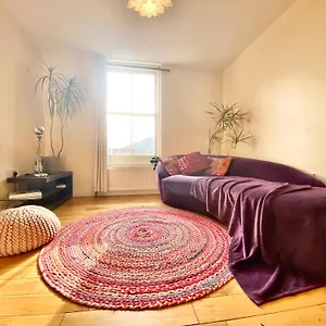 London's East End 2 Bedroom Apartment